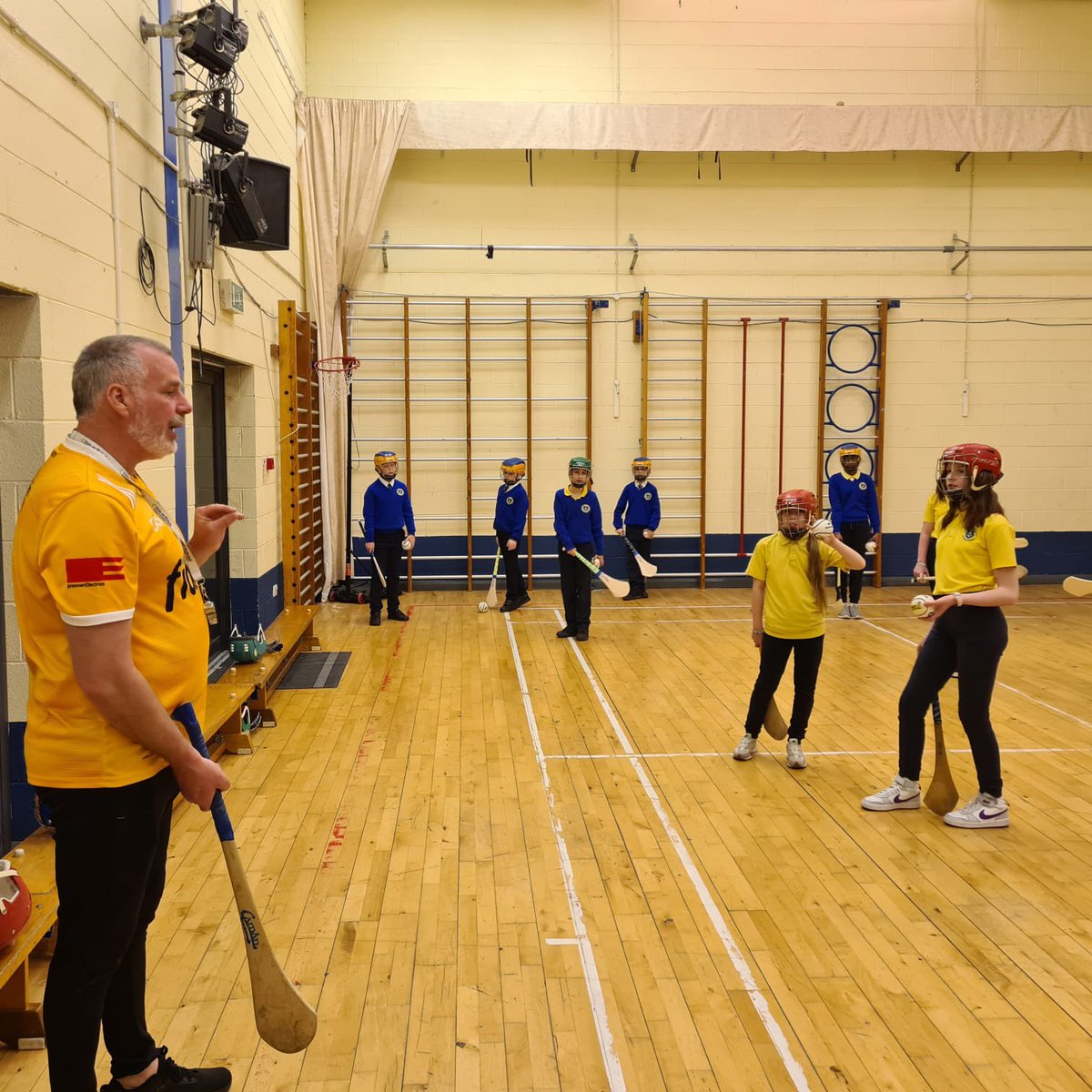 OLQOPPS's tweet photo. Many thanks to JP for continuing to provide the GAA coaching sessions to our P7 classes each week. Fantastic progress from the children.
#SCBIBelfast
#BCC
#Gaelfast https://t.co/DIghGNl06q