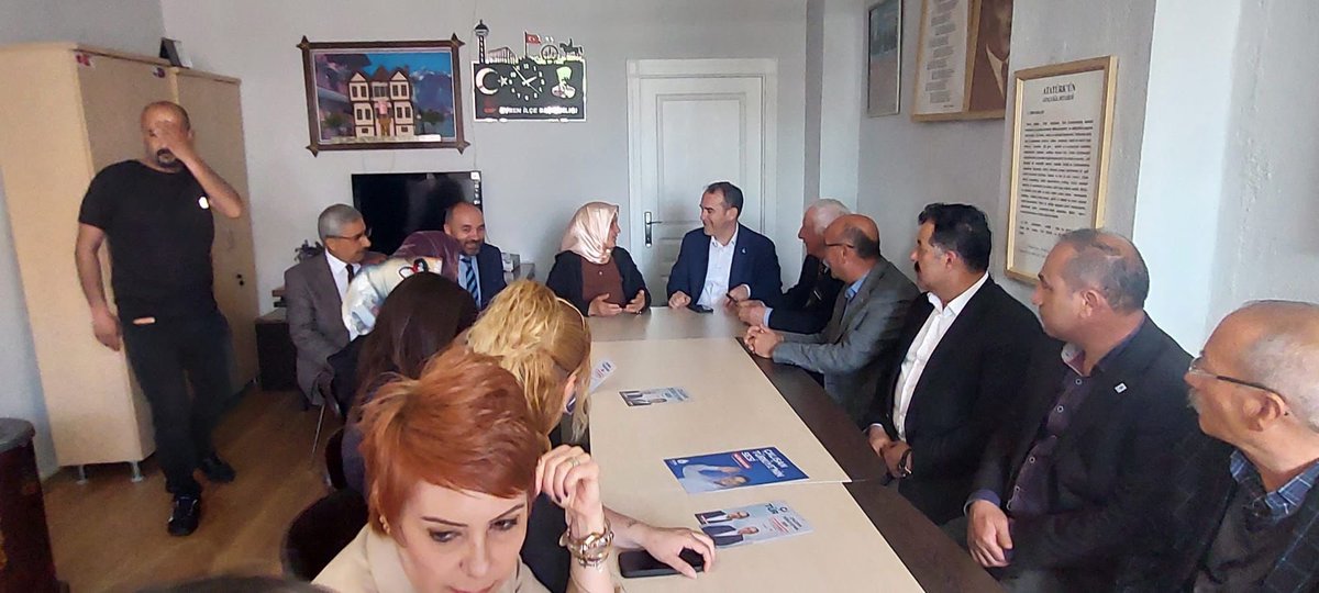 s_erginsecim's tweet photo. Seçime sayılı günler kala programımıza Evren İlçe Başkanlığımızı ziyaret ederek başladık. Ardından Hirfanlı baraj bölgesini ziyaret ederek bölgenin sorunlarını dinledik. CHP Seç. İrt. Bürosunu ve bölgedeki esnaflarımızı ziyaret ettik.

Teşekkürler Evren! https://t.co/IfjNFuY922