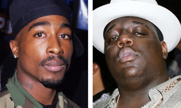 RapMais's tweet photo. Amigo de Biggie afirma que rapper chorou ao ouvir diss 'Hit Em Up' de Tupac - https://t.co/79kqvWhq0O https://t.co/UI1kuK8Orx