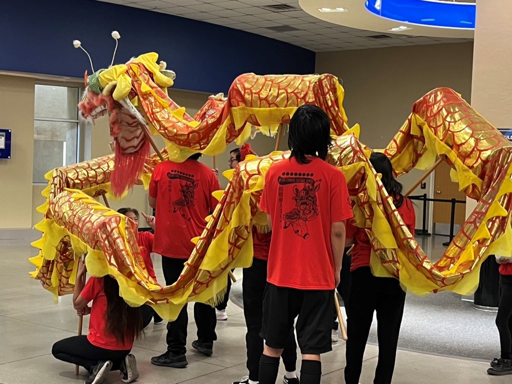 AAFSA20's tweet photo. Join @AAFSA20, @Wildcat_Culture and @arizonaalumni in honoring APIDA Heritage Month with the BookStores’ team! Thank you to the Tucson Chinese Cultural Center and Lion Dance Troupe, attendees and everyone involved, for such enthusiastic support! Many cultures, one community. https://t.co/tvKKlowEwX