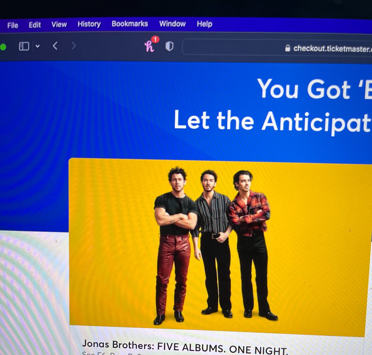 kmadison123's tweet photo. SEE YALL IN ORLANDO!!! @jonasbrothers https://t.co/FiexyqWC3F
