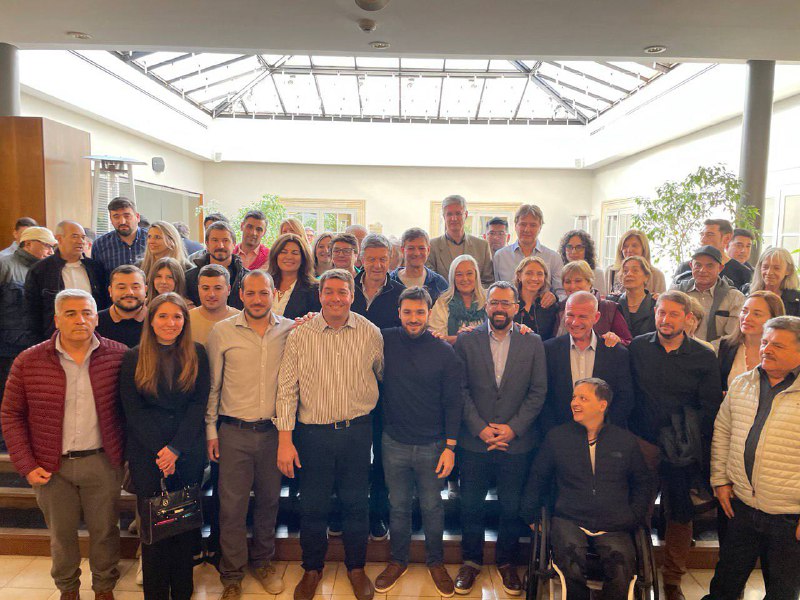 NachoTorresCH's tweet photo. NUESTRO ACUERDO ES CON LOS CHUBUTENSES

Firmamos la alianza de JxC con la que junto a @gustamenna como candidato a vicegobernador competiremos en las próximas elecciones provinciales. Juntos vamos a despertar Chubut y transformar el futuro de nuestra provincia. https://t.co/HTtnQmB7on