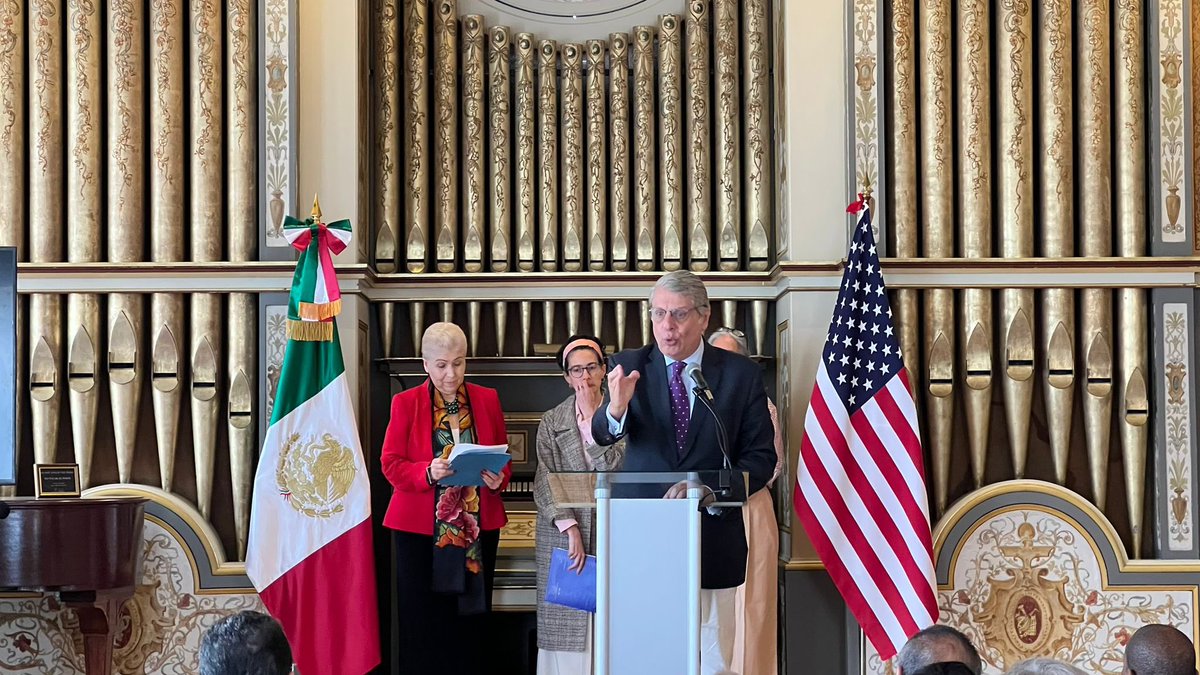 MisionMexOEA (@misionmexoea) on Twitter photo El Embajador <a href="/turkabdala/">Washington Abdala</a>, Representante Permanente de Uruguay 🇺🇾 ante la <a href="/OEA_oficial/">OEA</a> y Presidente del <a href="/CP_OEA/">Consejo Permanente - OEA / OAS - Permanent Council</a> ofrece unas palabras de bienvenida en la exposición #DiálogoyCreaciónEnLasAméricas que contiene 52 piezas de 28 países de la OEA. El Embajador <a href="/turkabdala/">Washington Abdala</a>, Representante Permanente de Uruguay 🇺🇾 ante la <a href="/OEA_oficial/">OEA</a> y Presidente del <a href="/CP_OEA/">Consejo Permanente - OEA / OAS - Permanent Council</a> ofrece unas palabras de bienvenida en la exposición #DiálogoyCreaciónEnLasAméricas que contiene 52 piezas de 28 países de la OEA.