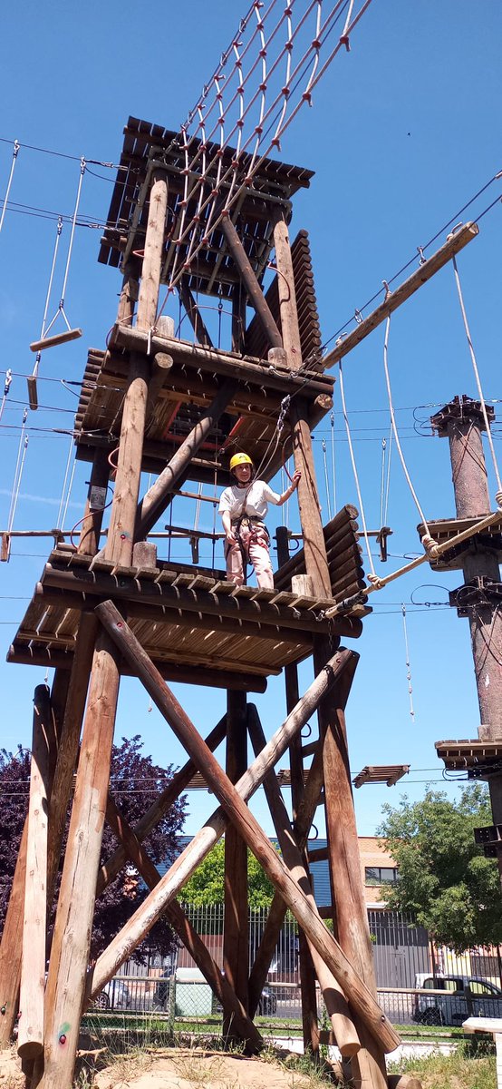 No se nos ocurre mejor lugar para disfrutar de esta actividad multiaventura y celebrar que hoy, 9 de mayo, es el día de Europa. @parque_europa #díadeeuropa #multiaventura #tercerodeeducaciónprimaria #profesaventureras #somosdelrosa #micolemola #ceiprosaluxemburgo #aravaca