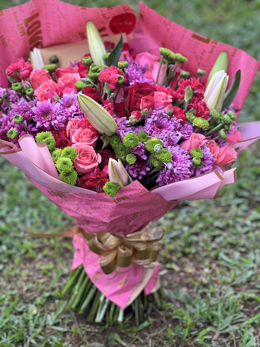 graciousthought's tweet photo. Have you been loved on today??
Swipe to see our xlarge bouquet, it’s as heavy as a 6month old😄

#graciousthoughts #uotmarketday
Mixed Bouquet Price:
Mini: UGX 40,000
Standard: UGX 60,000
Large: UGX 80,000
Xlarge: UGX 120,000

Please DM or WhatsApp for orders in advance. https://t.co/5ENpf4isi1