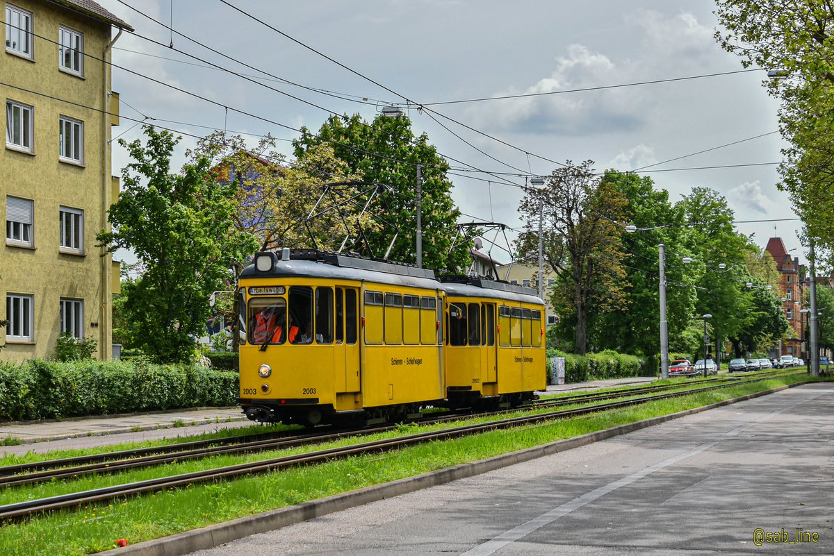 #Stuttgart,
zwei #SSB #T2 #Schleiftriebwagen 2003+2002 am #Nordbahnhof kommend von Ruhbank zurück nach Bad Cannstatt zum #Straßenbahnmuseum. Geschliffen wurde nicht.

#Tram #Meterspur #Bahn #BahnBilder #Strassenbahn