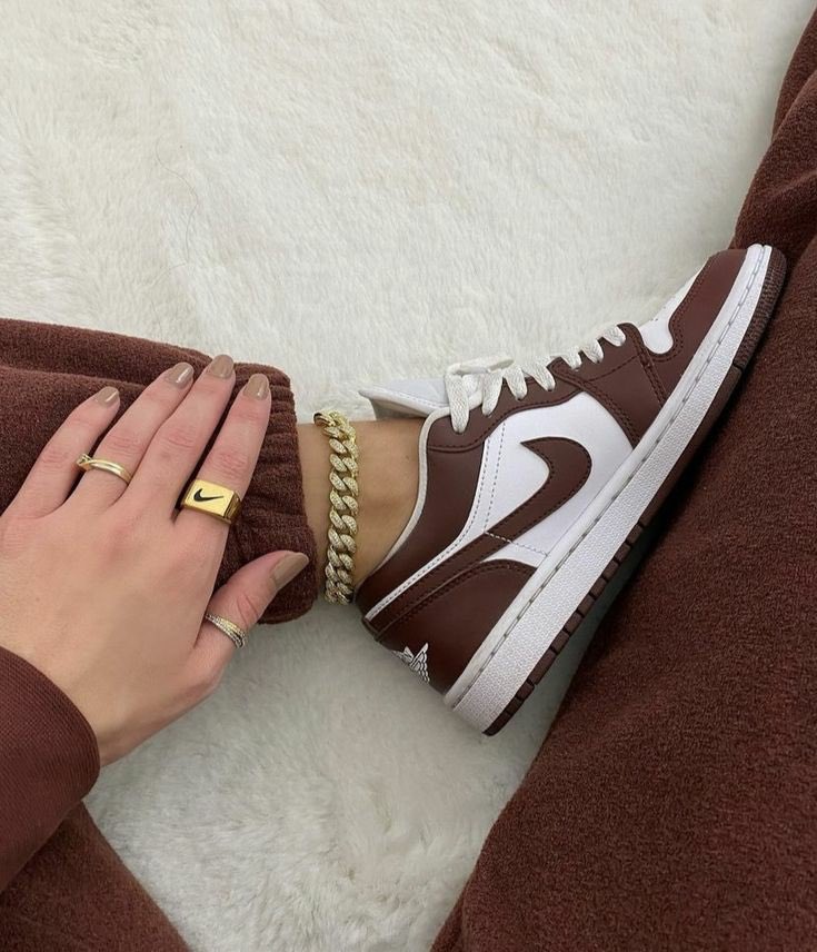 tattoooto_'s tweet photo. NIKE 🤎 https://t.co/25DYNRrDtj