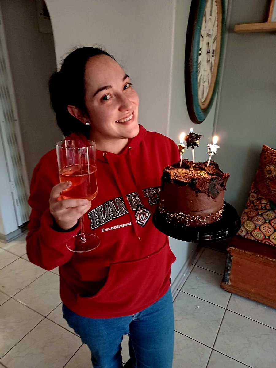 32 in full force...keep the champers, good wine &amp; coffee coming! Thank you for all the birthday wishes. #32theNew21