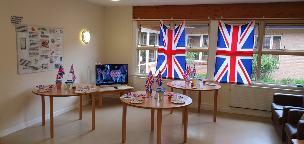 Patients on @ClarendonWard enjoyed celebrating the Kings Coronation this weekend in our communal lounge area. @LPTnhs #Coronation @Aimeetuesday1 @Staunts79