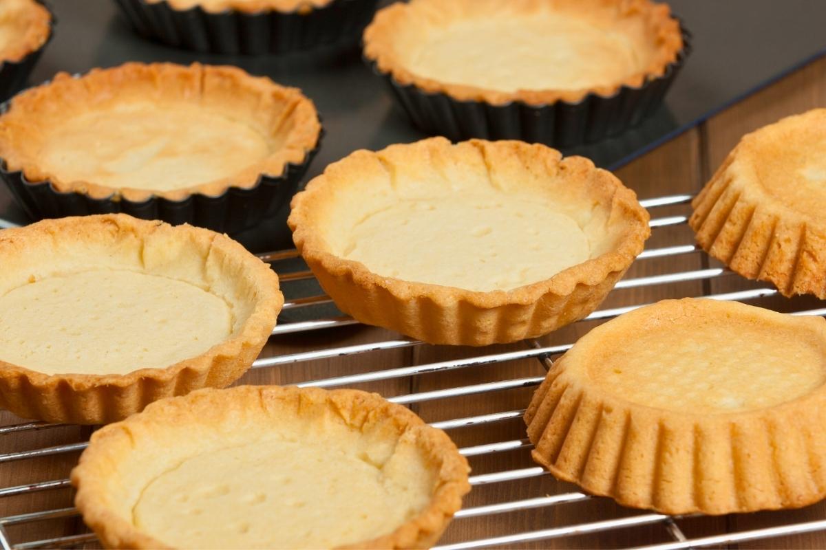 comerbeber's tweet photo. La mejor masa quebrada se hace con mantequilla, pero la margarina o la manteca son más baratas. 💰🥧
La #receta de masa quebrada en https://t.co/6XWCtEbpYY
#MasaQuebrada #MasaDeTarta #AhorrarEnLaCocina https://t.co/1Sstc9Zvi5