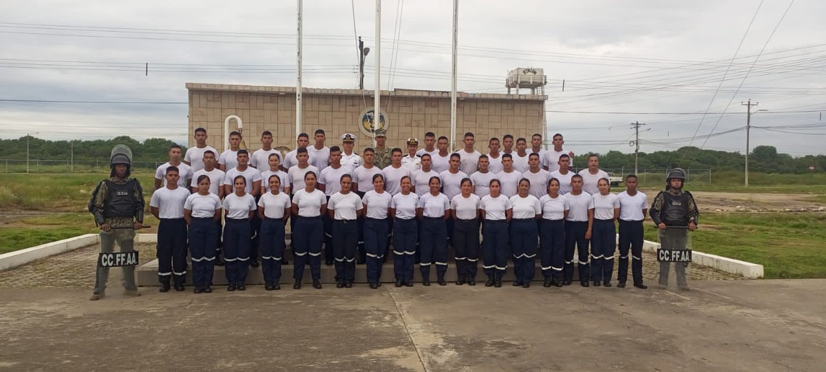#ElORO | Los #guardiamarinas de cuarto año de la Escuela Superior Naval visitaron el Batallón de Infantería de #Marina No. 22 'JAMBELÍ', actividad planificada como parte del #crucero nacional a bordo del Buque Escuela Guayas.

#YosoyNaval #SiempreArumbo