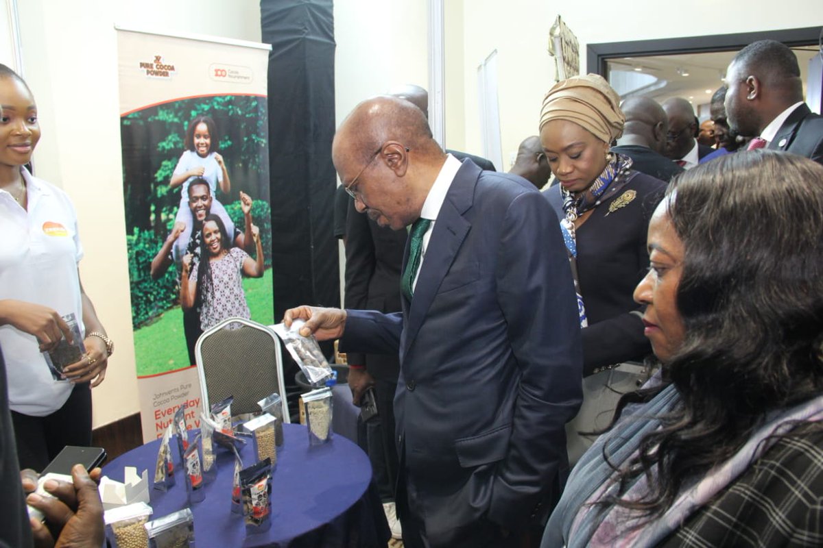 cenbank's tweet photo. #RT200 CBN Governor, #Emefiele assures that the CBN remains committed to strengthening and expanding foreign exchange supply into the Nigerian export market. https://t.co/1yfiQg4OSS