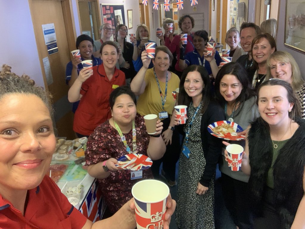 bsummerhayes's tweet photo. 👑 A wonderful belated ‘Corridor Coronation Celebration’ @enherts
So lovely to share food and relax together 👑#caringcolleagues #teamworkmakesthedreamwork
@jadey31211303 @PennellJenny @trace_vw @EnaboreJanAxle @cull_anna @LucindaSibley @BeckyL08 @Sneha_Prabin @gloria_sikapite https://t.co/JtlOM8tWDN