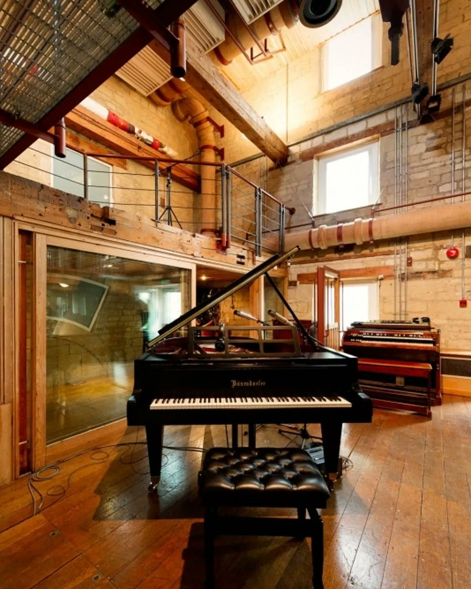 highnotefm's tweet photo. The Big Room at Peter Gabriel's residential recording complex @realworldstudio is giving secret hideout for the resistance long ago in a galaxy far, far away vibes: https://t.co/QMdYDXKg1s
.
.
.
#studiogoals #studiomode #highnotestudiocrush https://t.co/SxLEicJe3b