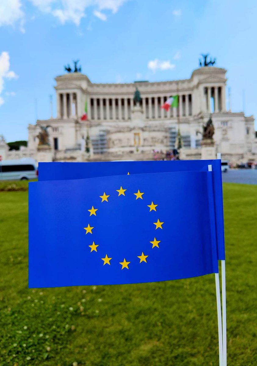Buona giornata dell'Europa 🇪🇺🇮🇹 

#HappyEuropeDay2023 #9thMay 
#EUExperience #EUYouth