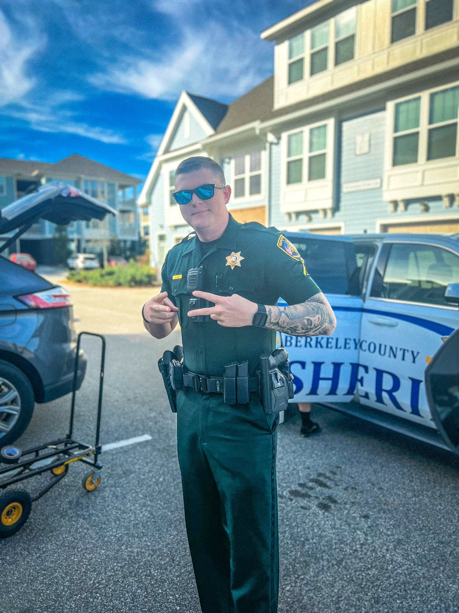 JLutterbie's tweet image. Happy birthday @DeputyLee_BCSO ! Hope you have a great day!! 🎂🎂🎂🎂🎉🎉🎉🎉