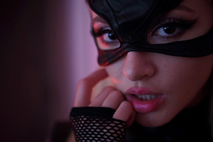 This woman 🥵 these photos 🥵 this scene is just&hellip; 🥵 @LolaFaeXXX #catwoman #dccomics #cosplay https://t<a href="/tag/catwoman"class="tags"><span>#catwoman</span></a><a href="/tag/cosplay"class="tags"><span>#cosplay</span></a><a href="/tag/dccomics"class="tags"><span>#dccomics</span></a>