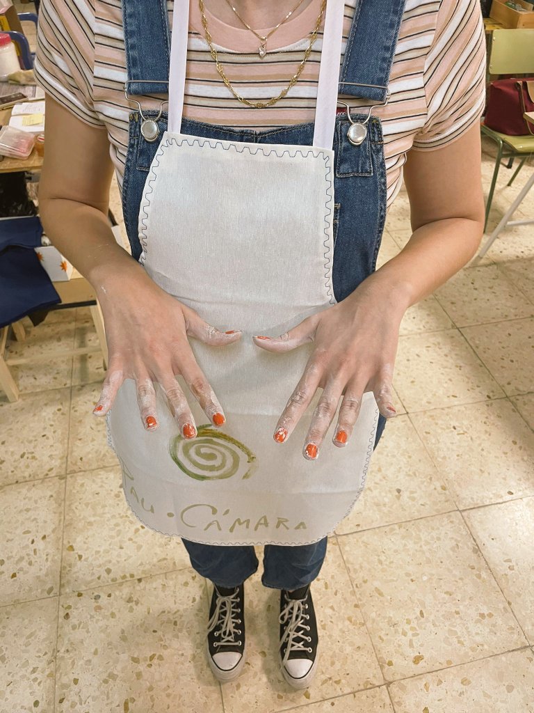 mpaz_21's tweet photo. Hoy he ido a mi primer día de taller de cerámica y he sido ¡FELIZ! 💫  Próximo día, esmaltado y horneado 😍 He hecho cuatro piezas, aquí os dejo dos de ellas 🥰 https://t.co/d1rUCXgV1S