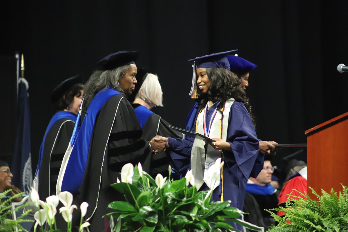 Congratulations to the 29 PPS high school seniors enrolled in the PPS Dual Enrollment Program who are graduating with their associate degree from Tidewater Community College! #PPSShines #CaPPSandGowns @ICNorcomHigh @GoCHSTruckers @ManorHS757 @TCCPortsmouth