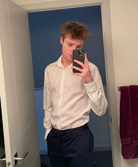 1 pic. Ready for prom https://t.co/D1E6i9Uubh