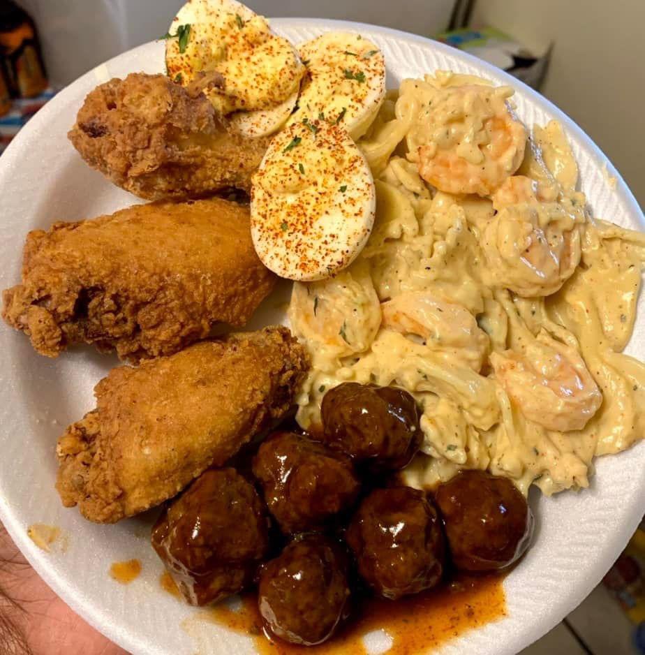 rahsh33m's tweet image. Main reason I go to baby showers 😂