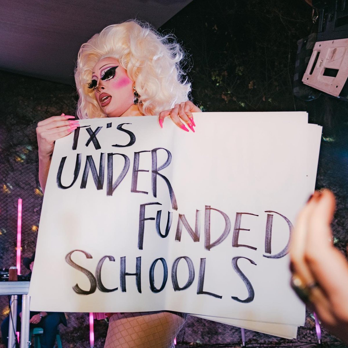 BrigitteBandit's tweet image. anyway here’s some photos of what’s ACTUALLY harming TX kids—