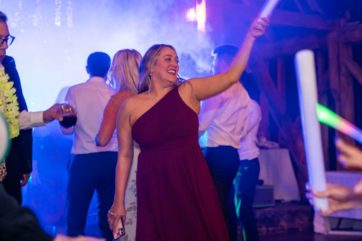 TheHotShotsUK's tweet photo. Some more shots from V&amp;R's special day last weekend!

#wedding #weddingband #weddingreception #Bride #Groom #Livemusic #Liveband #livemusicphotography #partyband #weddingphotos #weddingphotography #AliveNetwork #AliveWeddings #AliveBands https://t.co/94gNFmLE9A