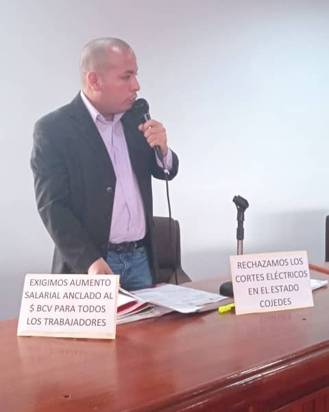 jacksonpaez19's tweet photo. Hoy presentamos ante el @ClecCojedes2022 un acuerdo rechazando los recortes Eléctricos que afectan a las familias cojedeñas  y pedimos que sea invitado al responsable de CORPOELE para que explique que pasa con esos recortes quien paga por los daños y perdidas. @Class987FM https://t.co/0ssG7MJzKx