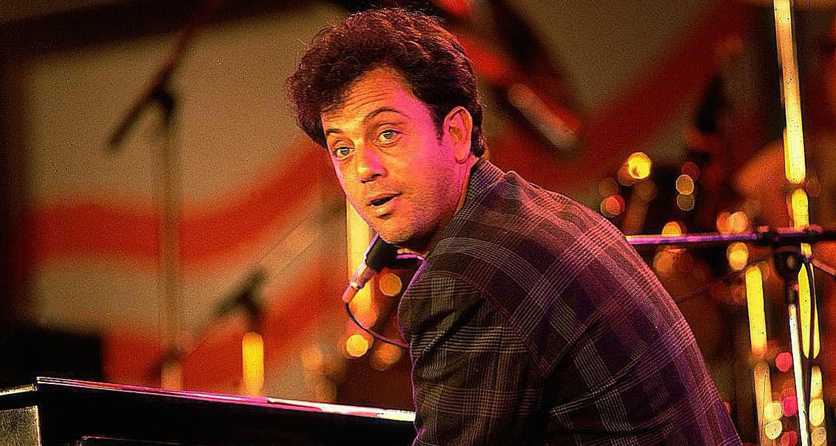 Backingtraks's tweet image. The 'Piano Man' turns 74 today!
Happy birthday to the one and only #BillyJoel born on May 9th, 1949. 
'Uptown Girl' was a UK No.1 single in 1983 and he has had over 20 other US &amp;amp; UK Top 40 singles.