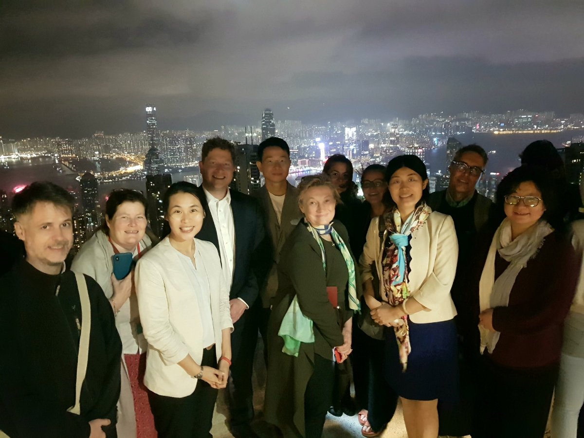 Thank you @ColleenFlood2 !! A few more photos with you in them this time 😁, together with @KCaals @CatharinaBlom @_MitchellCR @duli423 @ciaralstaunton @Dmascalzoni @a_blasimme @HKUCMEL & conference participants on the Peak 😊