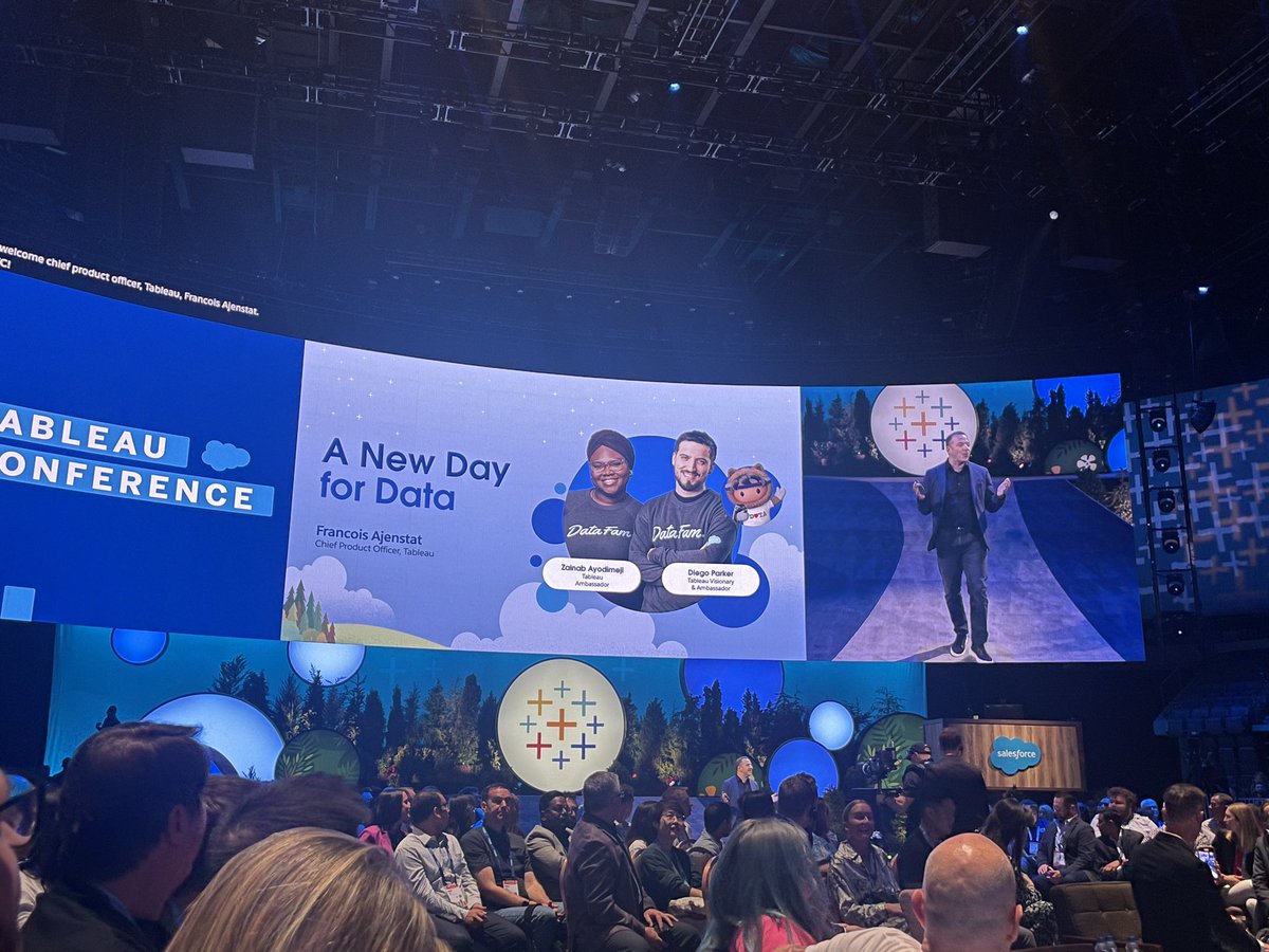 Great to see <a href="/zizzycarter/">Zainab 🐊</a> &amp; <a href="/DiegoTParker/">Diego T. Parker</a> representing London in the #data23 keynote!! 🔥🔥