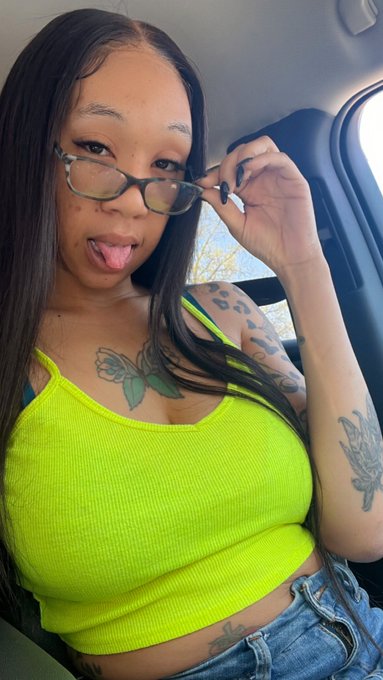 #Girlswithglasses https://t.co/uvcXj5tpAV<a href="/tag/girlswithglasses"class="tags">#Girlswithglasses</a>