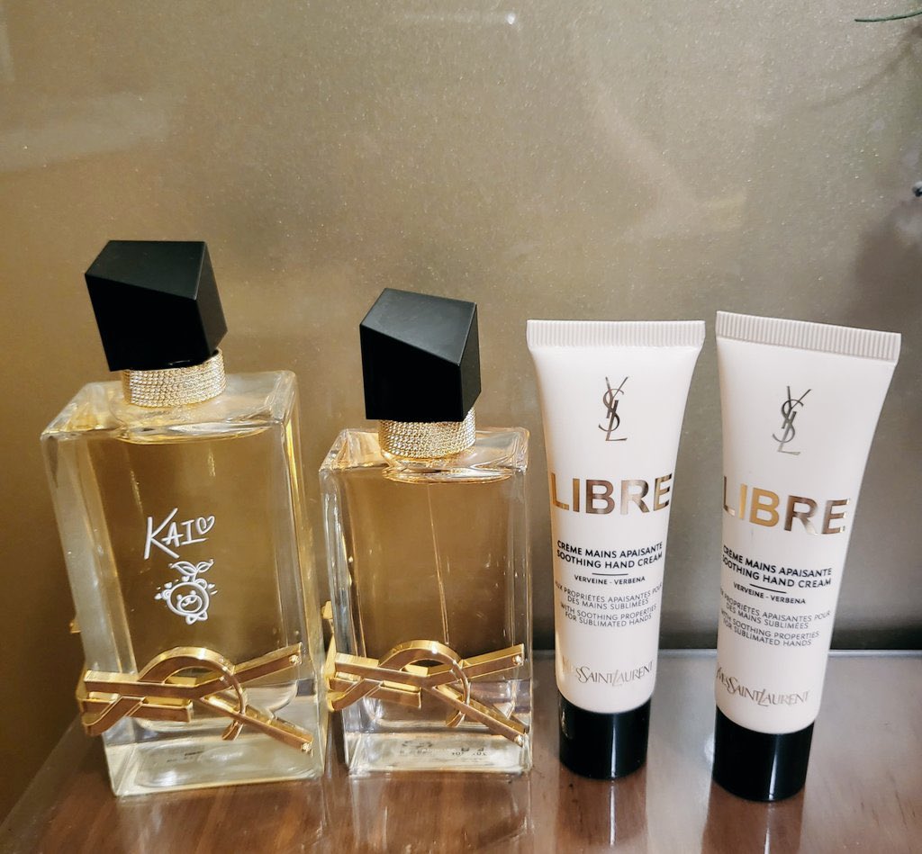 lovewithBBH's tweet photo. โหหหหหห มึงงงงง มาถึงจุดที่ฟค.ได้ของขวัญจากศลป.เป็น YSL แล้ว ใครจะทำได้แบบคิมไคอีก ตัวพ่อสุดๆ https://t.co/Rqt3tEJH9t