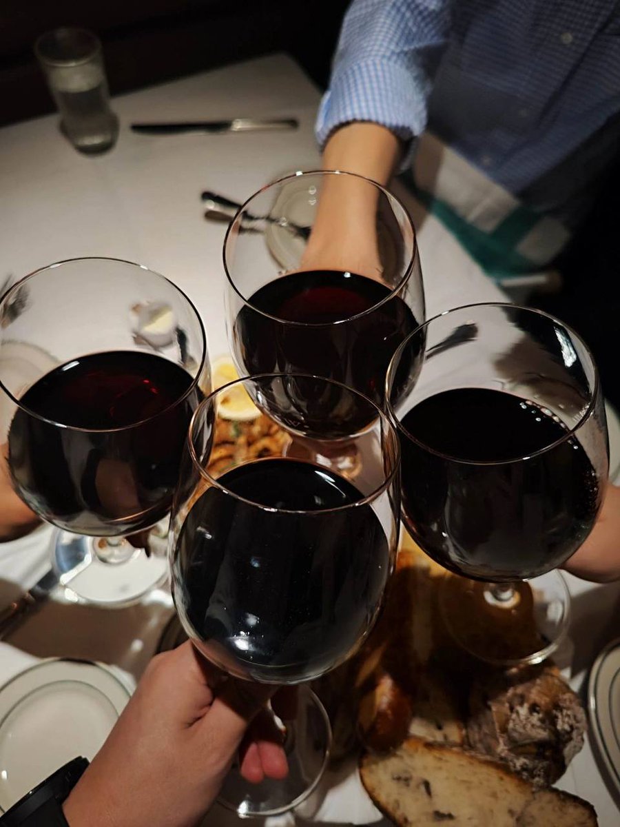 Isabella_izzey's tweet photo. About last weeknd .NY best Restaurant For Steaks and sea food. Smith & Wollensky 🥩 🍷😋😉
#Aboutweekend #bestNY #steak #crab #loveseafoods #Foodie #HappyTuesday #winelover #HealthyEating #Crypto #cantt https://t.co/20K3vuBWW6