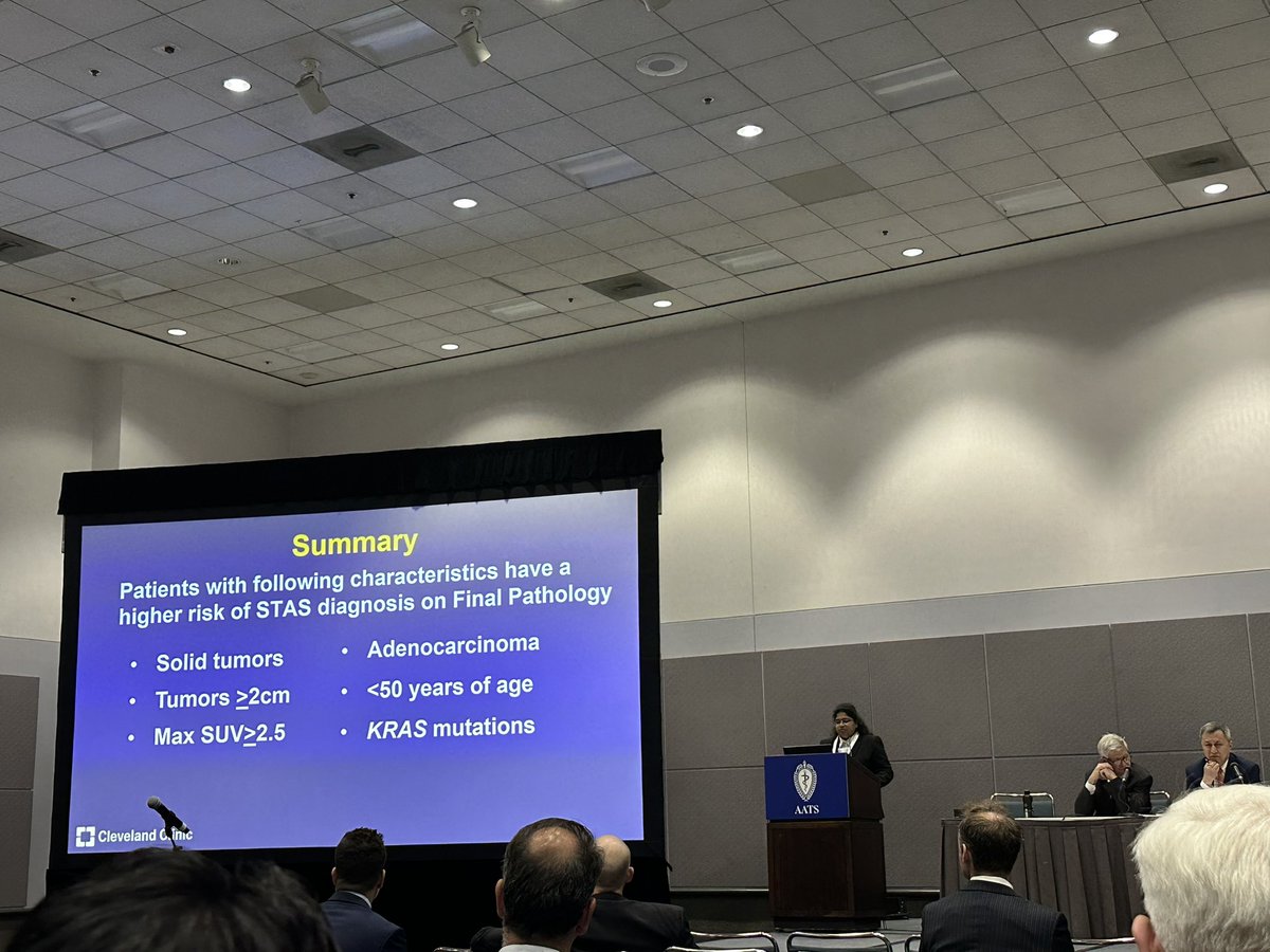 Excellent presentation by @_SadiaTasnim on preoperative factors to predict STAS in lung cancer. Larger, solid tumors with adenocarcinoma histology, SUV >2.5, and KRAS mutations are more likely to demonstrate STAS on final pathology. #AATS2023 @CCFSurgery @CleClinicHVTI
