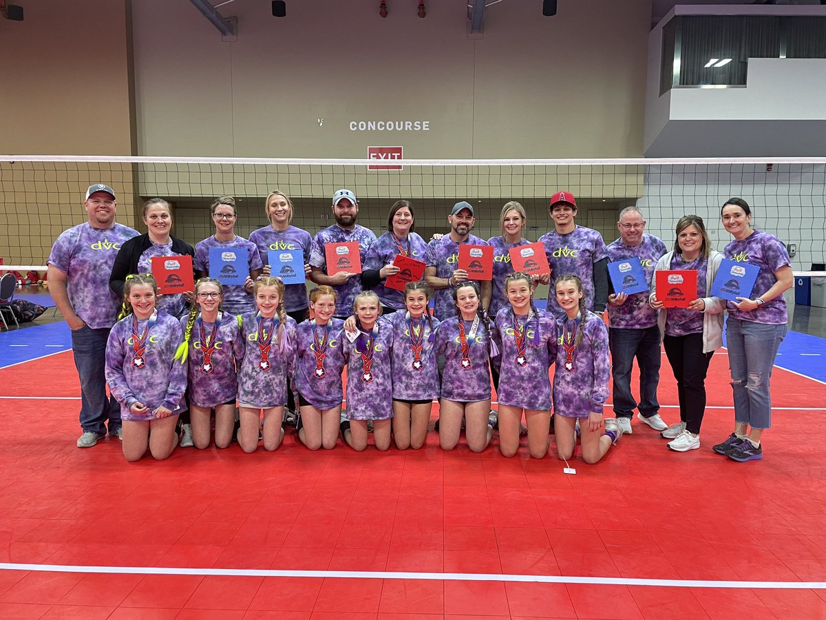 DVC_Defiance's tweet image. More exciting news from 12 Elite! At OVRs, the parents and team won the OVR Sportsmanship and Spirit Award.

This is a huge accomplishment as it shows that they are amazing girls both on and off the court, and have the best parents and families! 💜