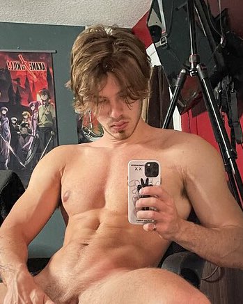 Uncropped version on onlyf*ns 😈 https://t.co/kqNVTF7U2r