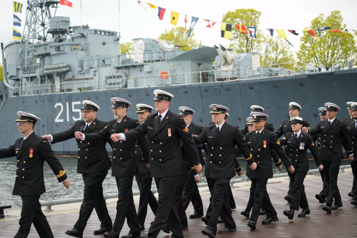 HMCS_NCSM_STAR tweet picture