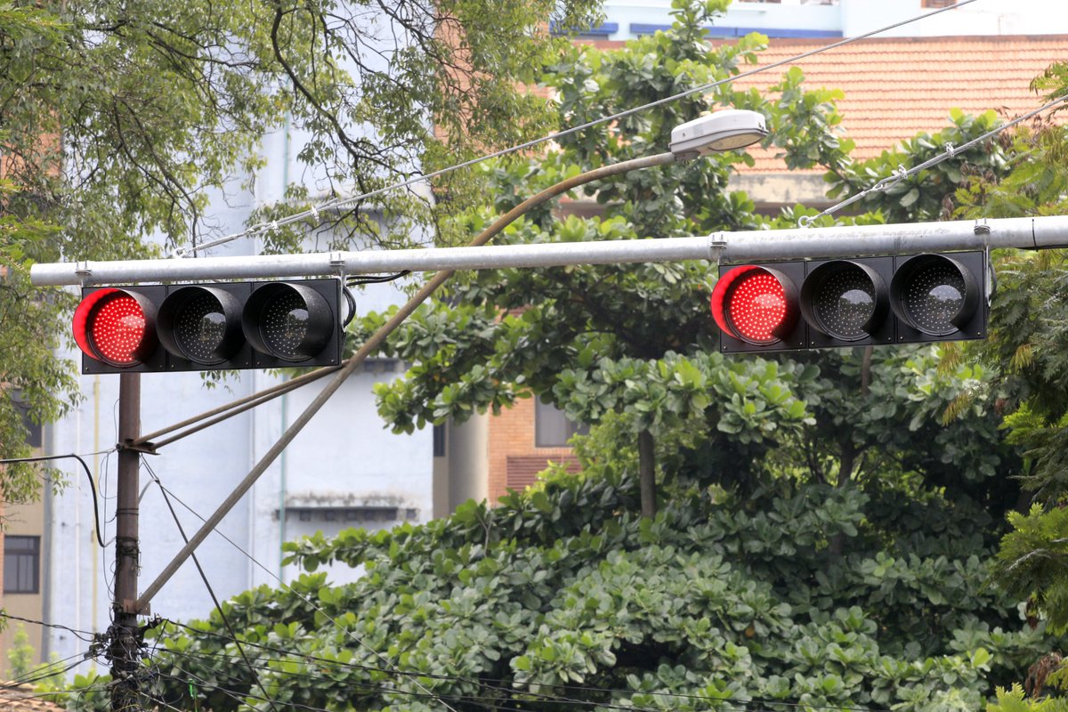 pablocallizob's tweet photo. Ayer inició la 2da etapa de la instalación de semáforos inteligentes en 72 cruces de la ciudad, gracias al apoyo de la Agencia de Cooperación de Corea @KOICA_Paraguay y el trabajo de la @AsuncionMuni. Esto ayudará a reducir hasta un 30% el tráfico en la capital 🚥

Hilo 👇 https://t.co/NcUYQEEb7n