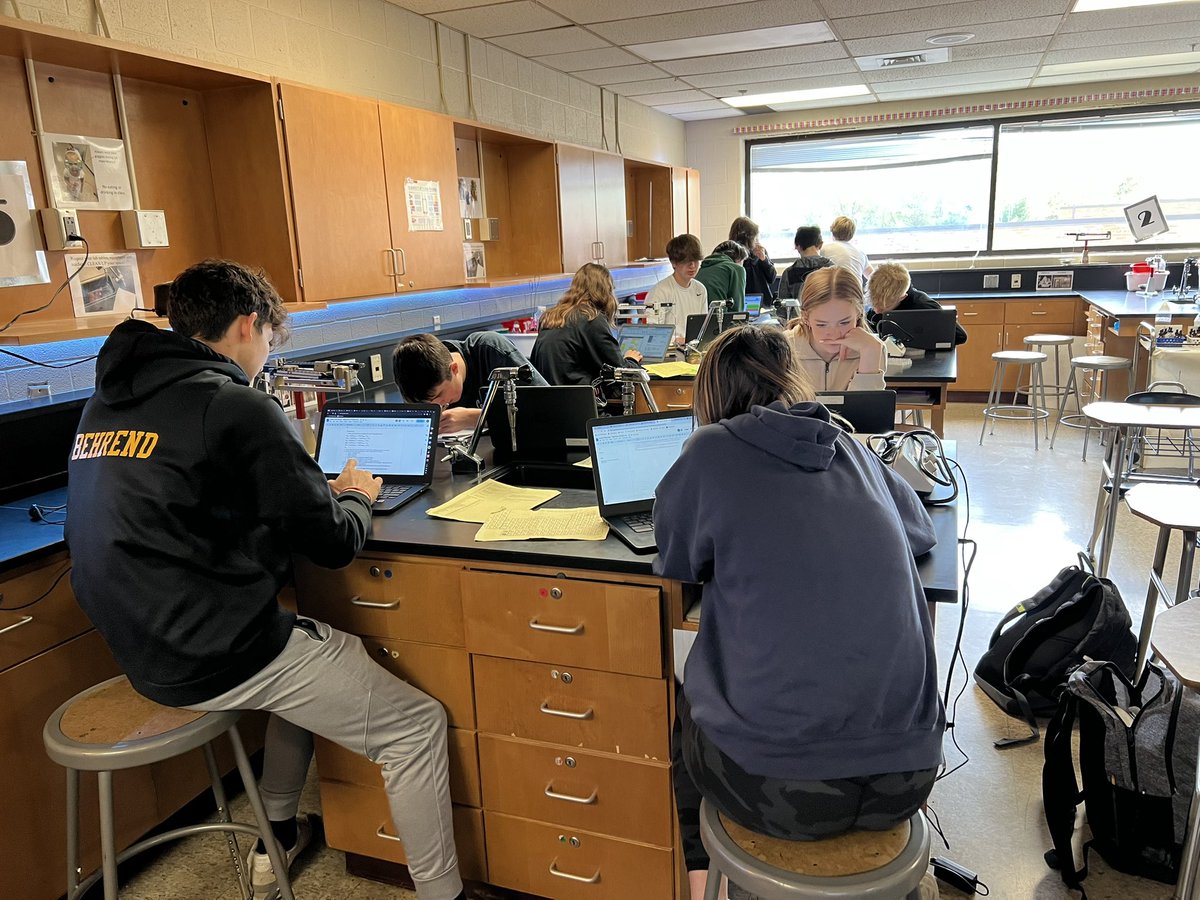 Chemists testing several reactions &amp; Mason taking safety seriously - pull your hair back 🎀
#chemistry #ALExcellence