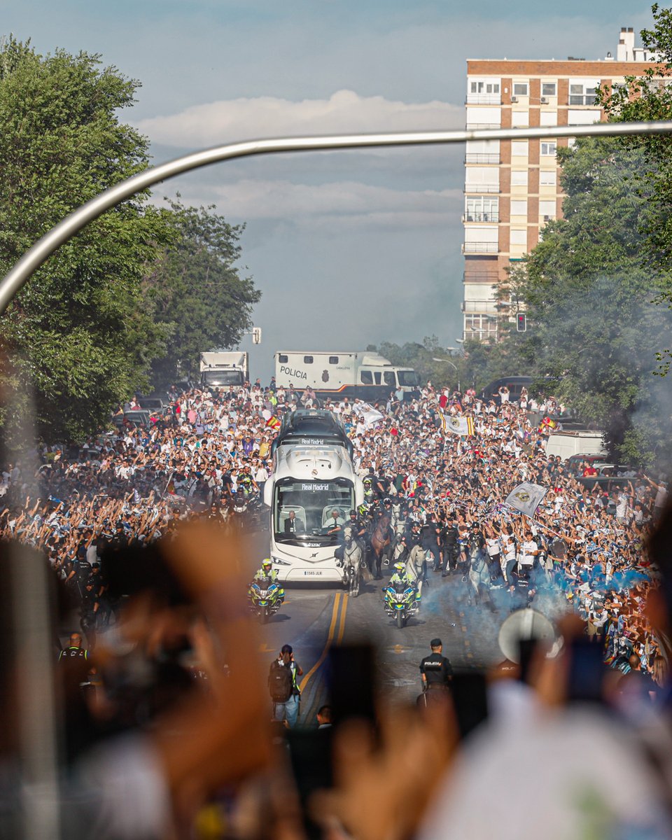 realmadriden's tweet photo. 💜 WHAT A WELCOME, #Madridistas! 💜
#UCL https://t.co/EaxTiGBzel