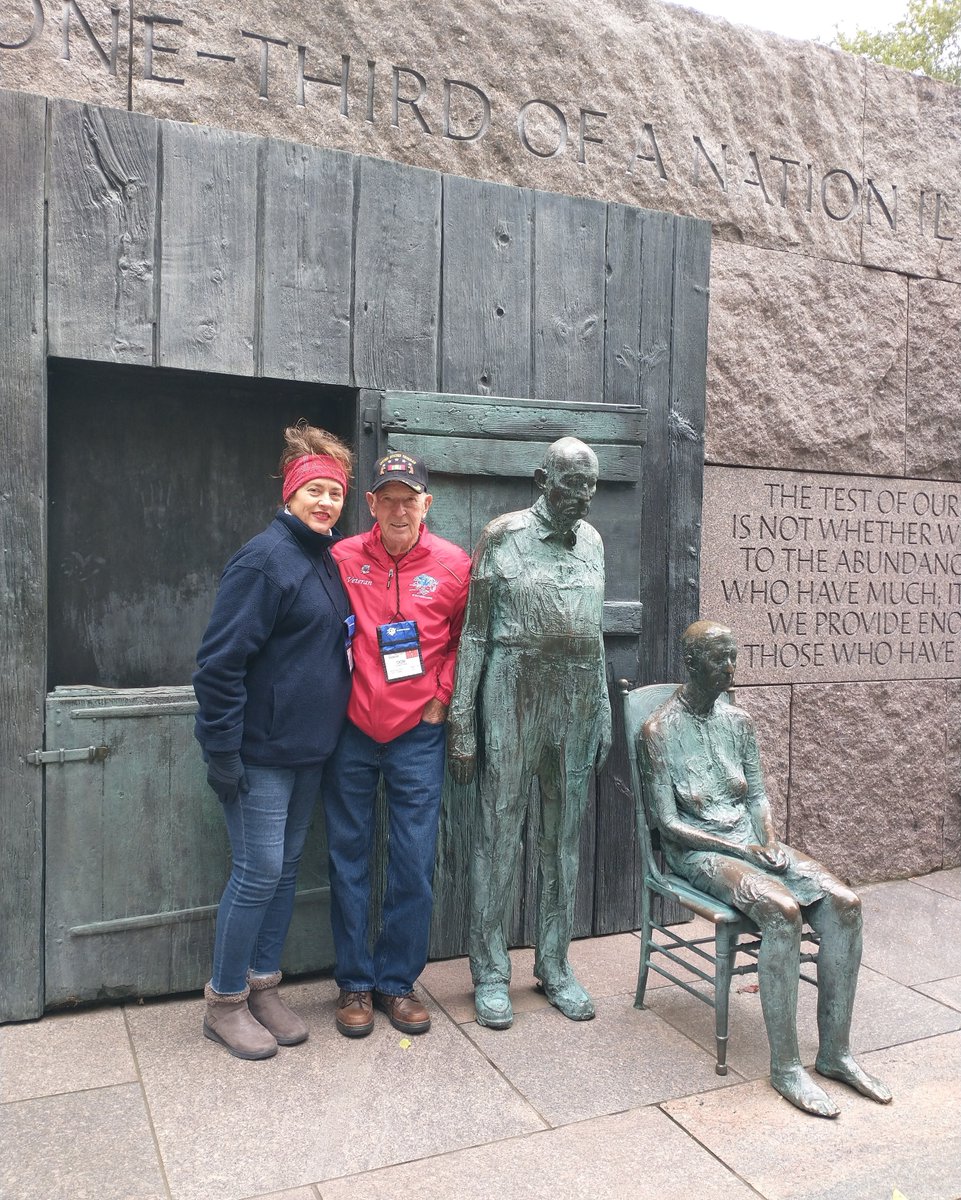 A quick stop at the Franklin D. Roosevelt Memorial, and a break for lunch!
loom.ly/r2Ed8cc

#VHFSI
#Mission009