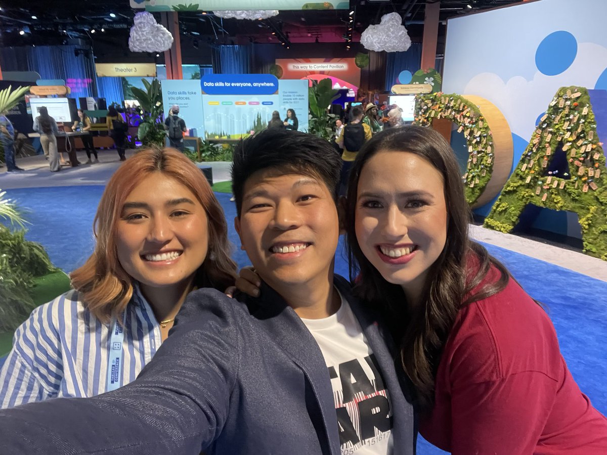 datavizlouis's tweet photo. Fun things to do at #data23, walk into an adhoc but FUN community interview with @MarissaLK85 and @atekitten , catch it all live at https://t.co/eytHDFqMBR https://t.co/fSJ06n4tZu