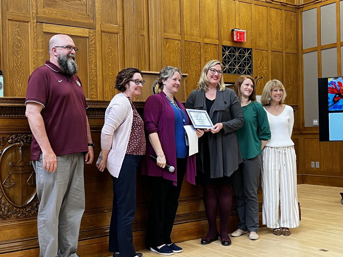 MadCityCouncil's tweet photo. Common Council staff and alders show their support to City of Madison, Wisconsin Government staff receiving #TeamCity awards! Congratulations and we look forward to seeing next months winners! #PublicServiceWeek https://t.co/bVacMbKVGr