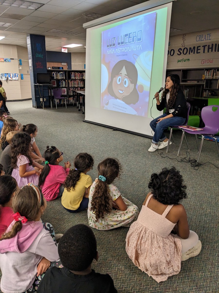 roth_library's tweet image. Thank you Zaida Hernandez for visiting our school, reading your bilingual book to us and sharing your story. Our students enjoyed listening, learning and asking questions about space travel! @lil_libros