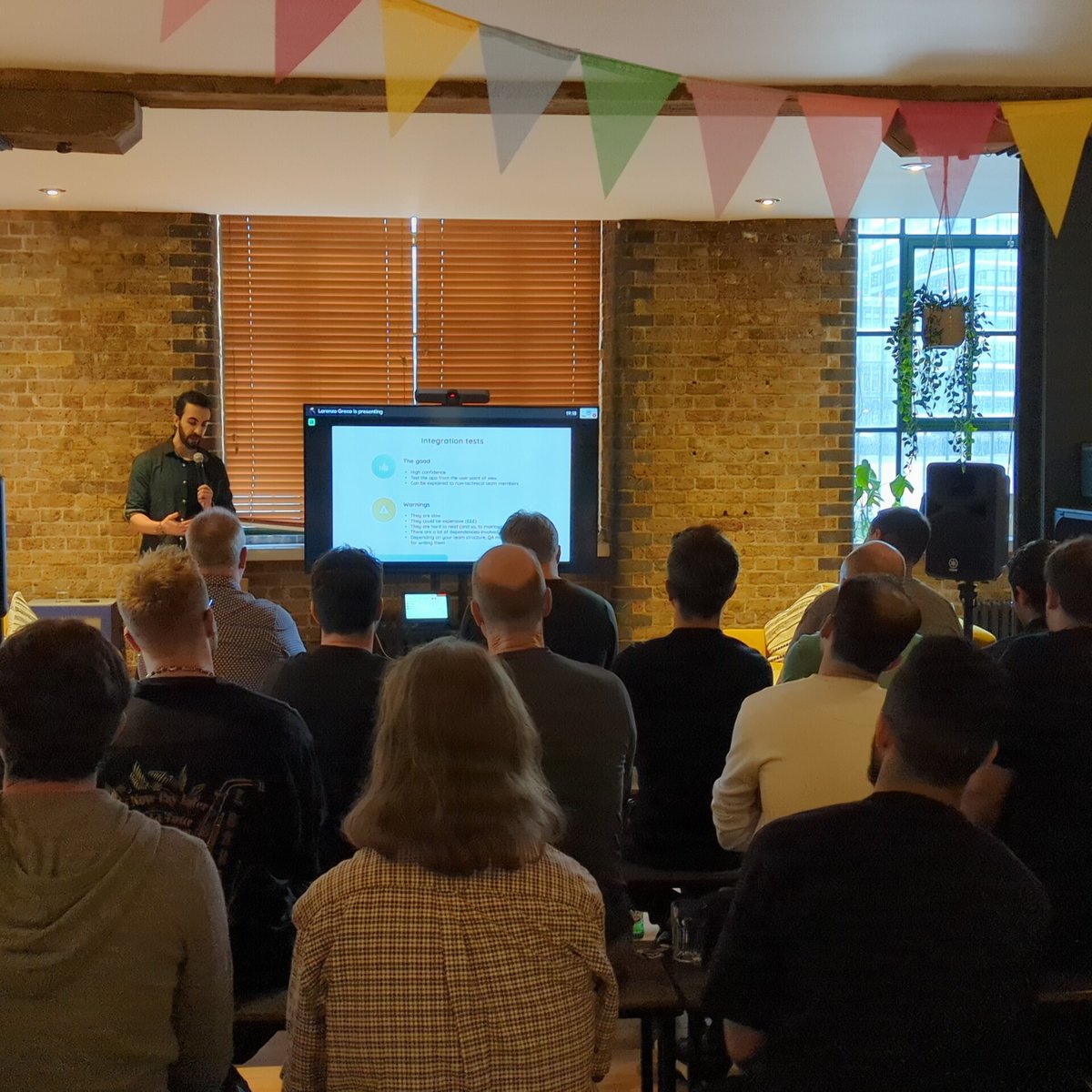 FlutterLDN's tweet image. We&apos;ve started and our amazing is giving a great talk on Testing with Flutter by LorenzoGreco.com
#Flutter #FlutterCommunity
