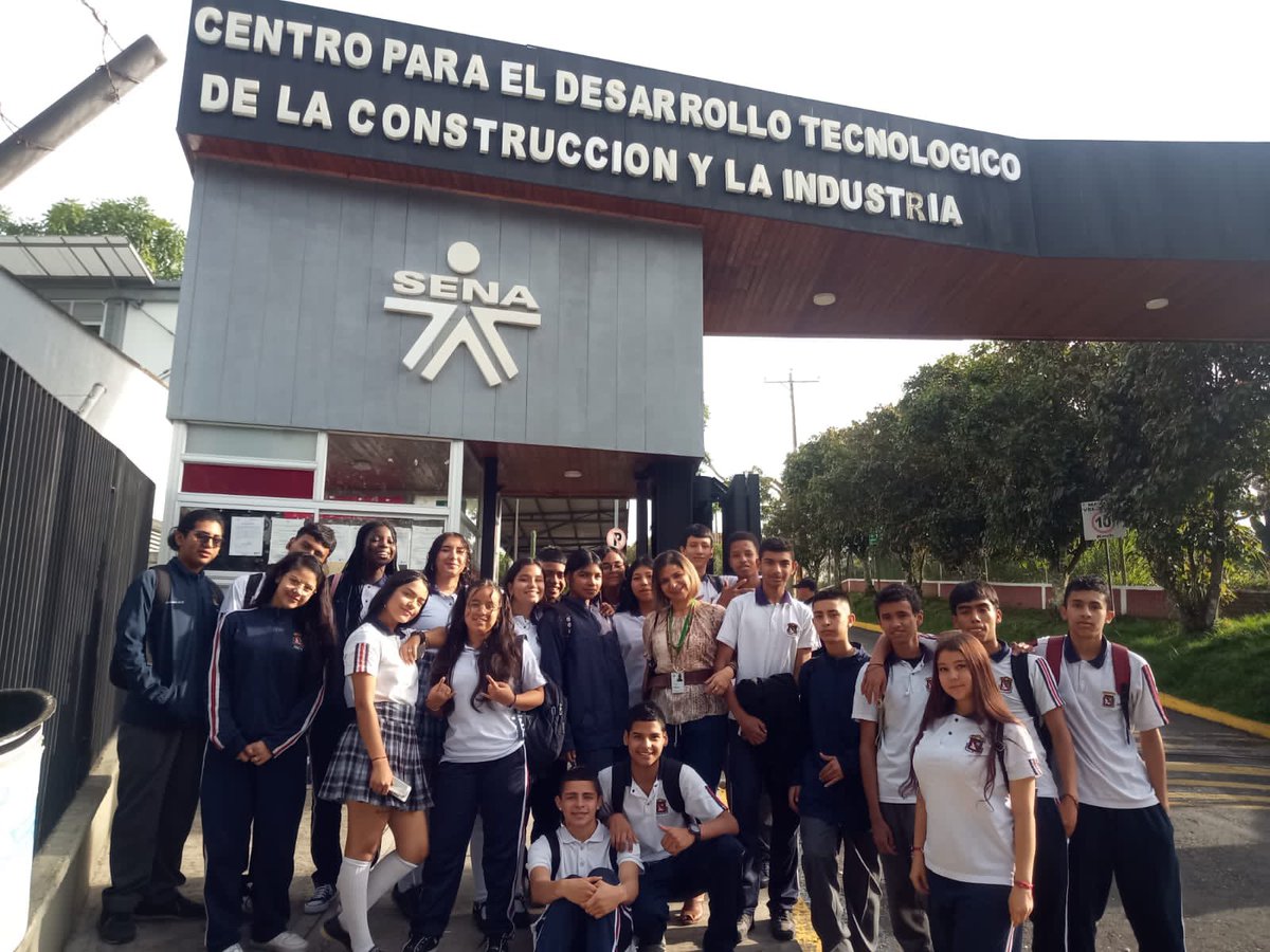 aagomezr's tweet photo. Los aprendices de la I.E. Nacional de Armenia #Articulacion_con_la_media visitaron las instalaciones del @SENAQuindio con el propósito de conocer la Entidad @SENAComunica que los forma para el mundo del trabajo https://t.co/9EL7G3b3t6