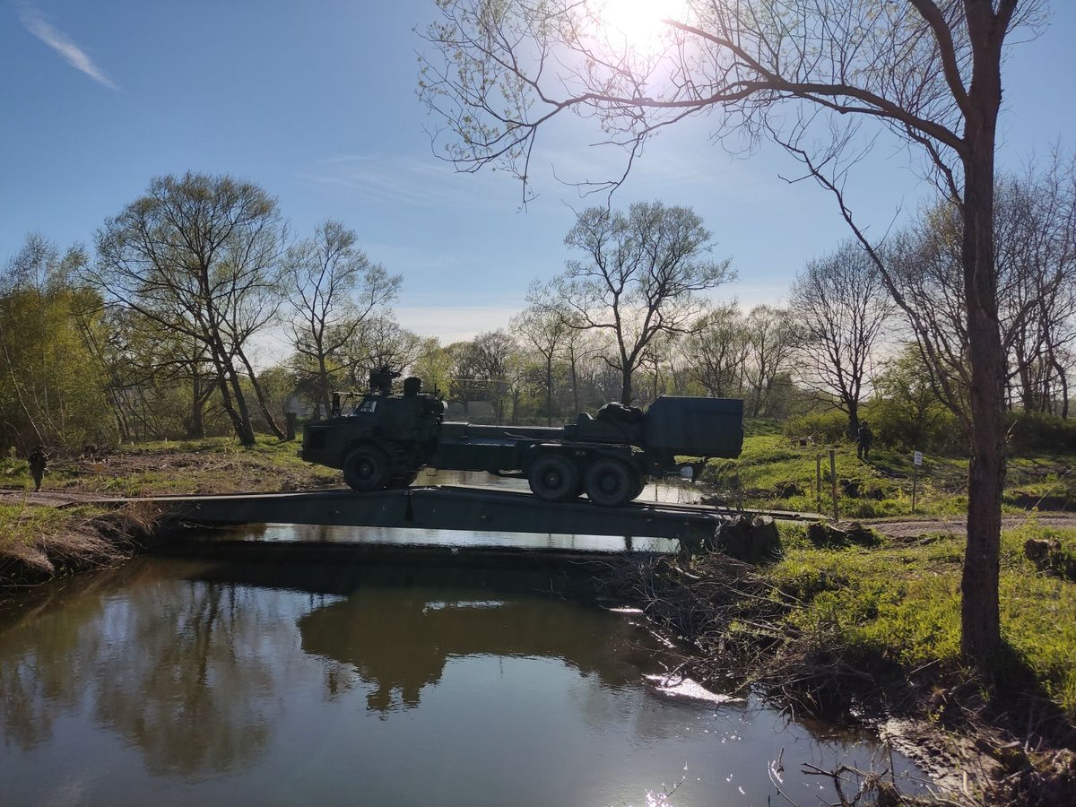 milvet_se's tweet image. Artillery❤️Engineers=True 😁
(Photo: Sgt Zackrisson) #aurora2023 #Archer #leguanbridge
