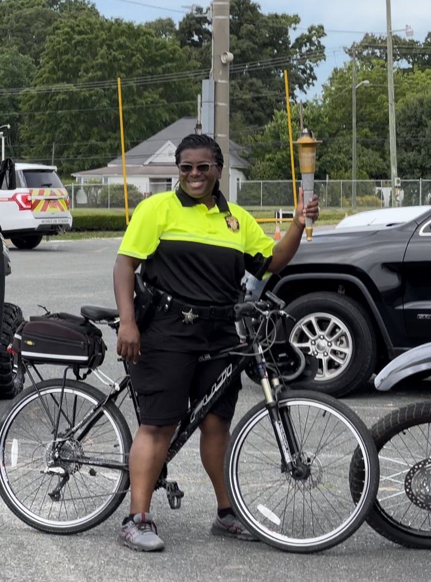 WalterBickettEC's tweet photo. Also today at the WBEC Law Enforcement had their annual Torch Run for Special Olympics
What a great day to run ๐โโ๏ธ for a great causeโฆ oh and we had a few little cheerleaders ๐ฃ @AGHoulihan @Renee_McKinnon1 @PrincipalTMB3 @UCPSNC #UCSherriffsDept #MonroePD #MonroeFireDept https://t.co/7KnFybf0oe