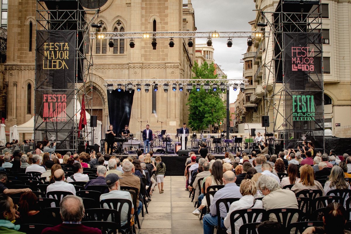 flleida's tweet photo. Lleidatans i lleidatanes,
us heu convertit en els màxims ASSISTENTS del pregó‼️

#AlLio! #forçalleida #lebor #leboro #lleida #FMLleida #festamajorlleida @GerardEncuentra https://t.co/uXyhhiIdw8